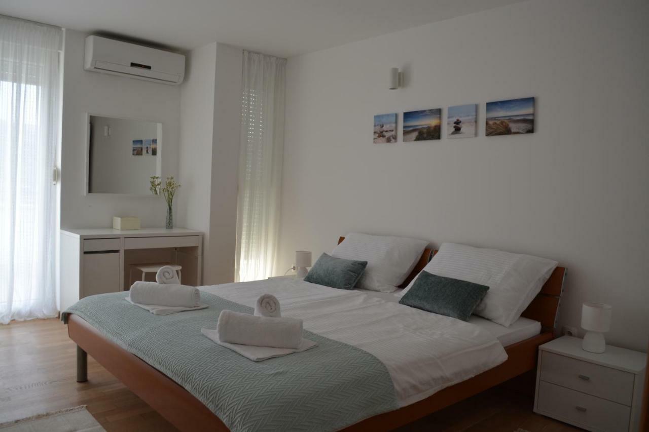 Villa Antea - Modern House With Pool Pag Town Kültér fotó