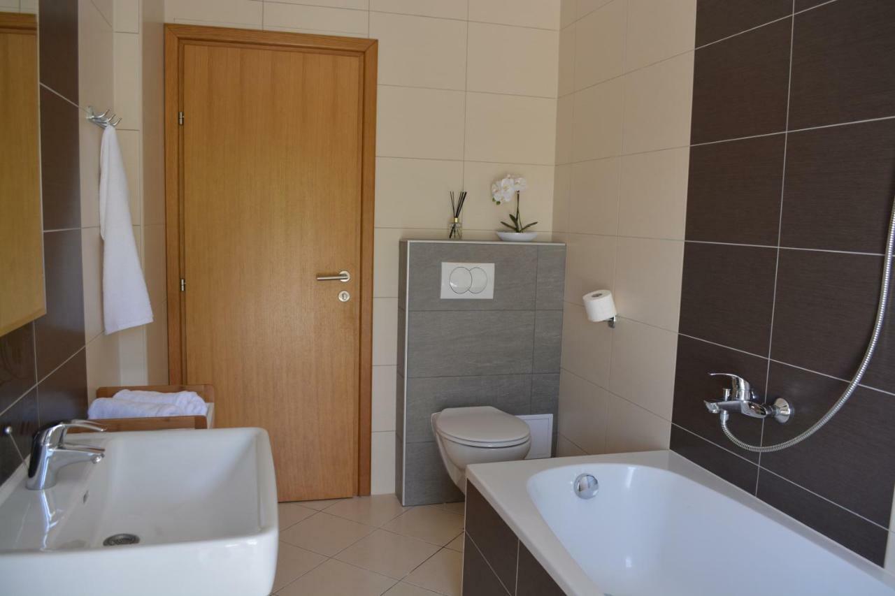 Villa Antea - Modern House With Pool Pag Town Kültér fotó